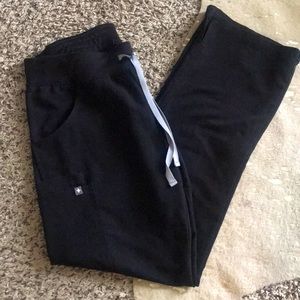 Figs black scrub pants small